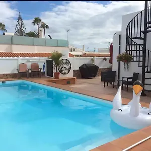 Bahamas Private Heated Pool Close To Town. Villa